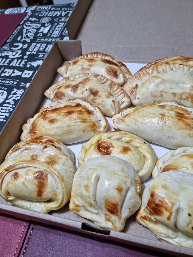 Empanadas caseras de carne y pollo - Las Leñas San Telmo